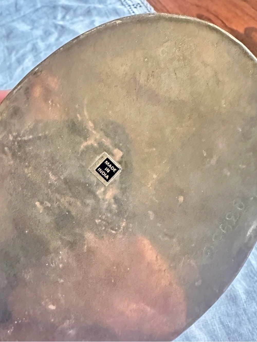 Vintage brass oval trinket jewelry keepsake box - Picture 6 of 9